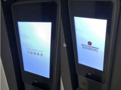 消费者正在选购智